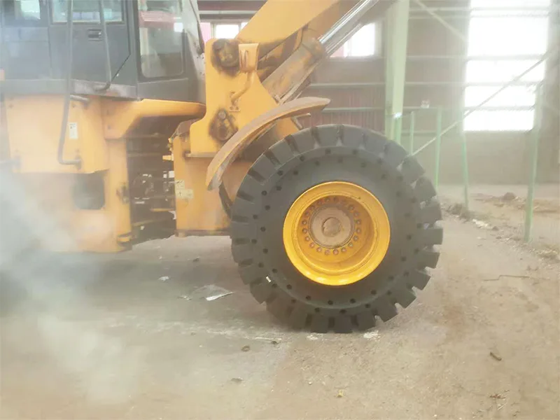 A vitreo Factory Brasiliae utitur 23.5-25 Solidae Tires