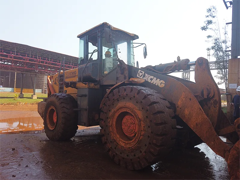 XCMG Loader usus est ad ustionem aes plantae utitur 23.5-25 solidae Tires